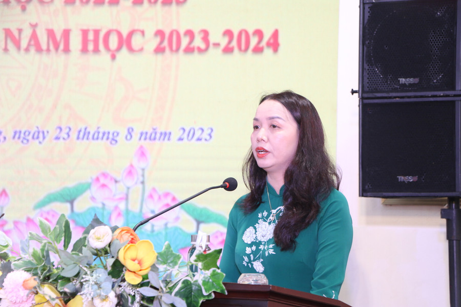 Nhà giáo Bùi Thị Thu Hằng - Trưởng Phòng GD&amp;ĐT Đan Phượng.