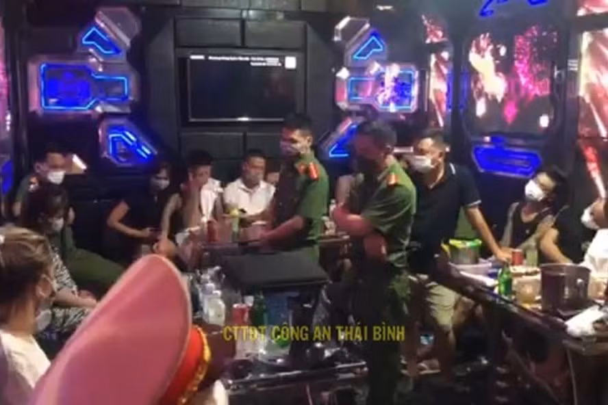 Thái Bình: Gần 30 thanh niên bay lắc tại quán karaoke giữa mùa dịch
