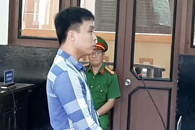 Bị cáo khai nhận, sau khi giết 3 người đã hai lần tìm đến cái chết nhưng thất bại. Ảnh: Minh Anh. Ke giet 3 nguoi muon duoc tuyen tu hinh, xin hat bai Eo le cuoc tinh hinh anh 1