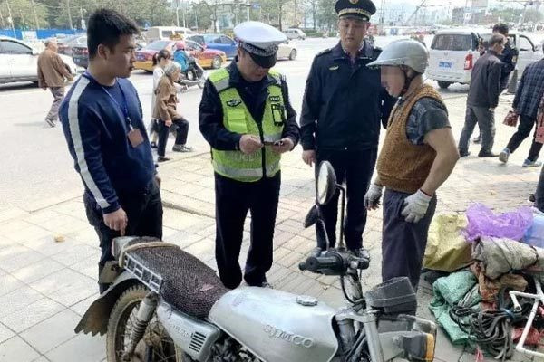 Ca làm giả bằng lái xe hy hữu