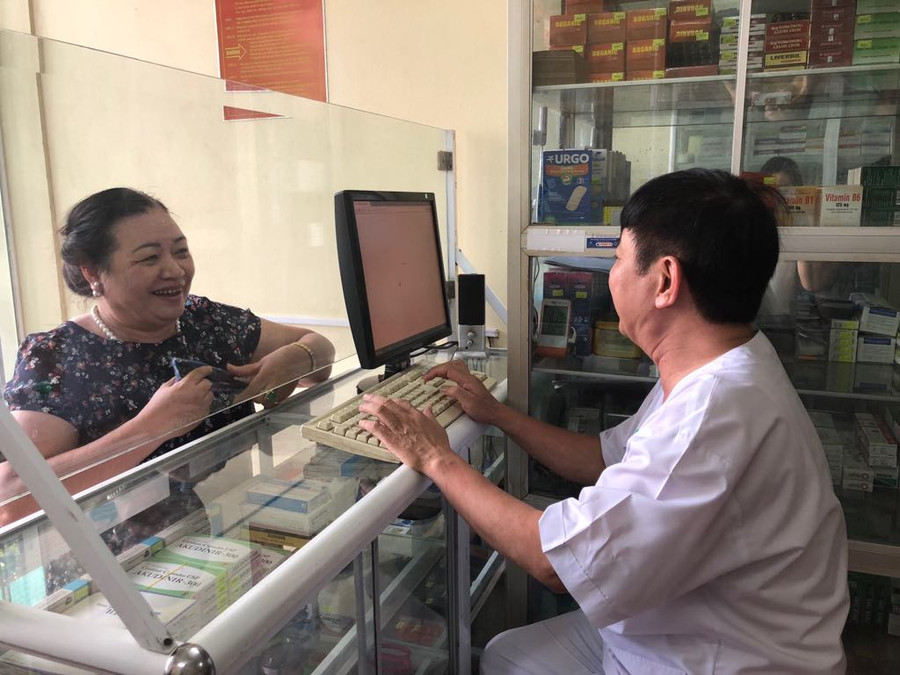 Các tỉnh thành đã cài đặt và cung cấp tài khoản liên thông cho 24.922 cơ sở bán lẻ thuốc. Ảnh: VGP/Hiền Minh