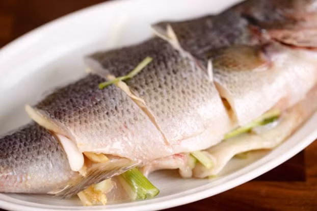 Chiên cá vàng rụm rồi rưới thứ nước này lên đảm bảo món ăn sẽ ngon thơm gấp bội 1