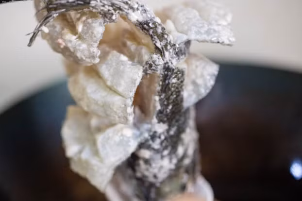 Chiên cá vàng rụm rồi rưới thứ nước này lên đảm bảo món ăn sẽ ngon thơm gấp bội 4