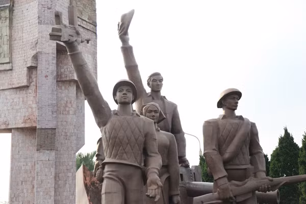 Tượng đài chiến thắng sông Lô. Ảnh minh họa