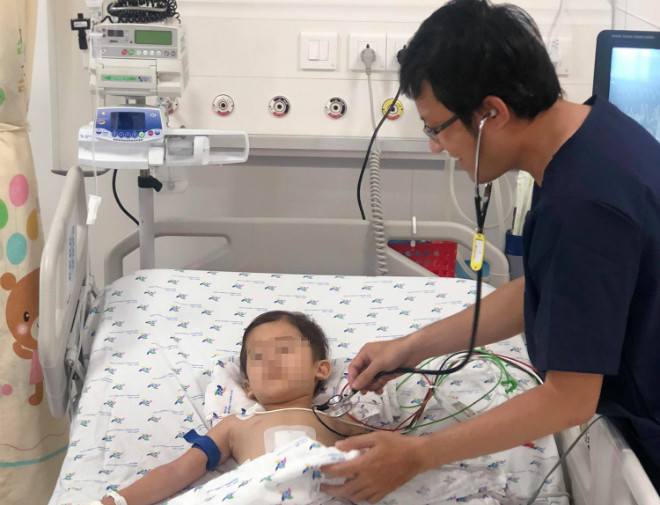 Bé trai hồi phục tốt sau mổ. Bé trai hồi phục tốt sau mổ. Ảnh: Lê Phương.