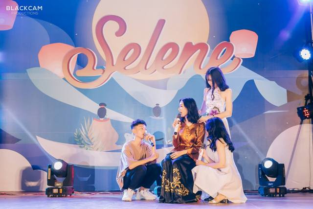 Cuộc dạo chơi về hạ giới của chú Cuội và chị Hằng trong chương trình Selene của học sinh THPT chuyên ĐH Vinh Cuộc dạo chơi về hạ giới của chú Cuội và chị Hằng trong chương trình Selene của học sinh THPT chuyên ĐH Vinh