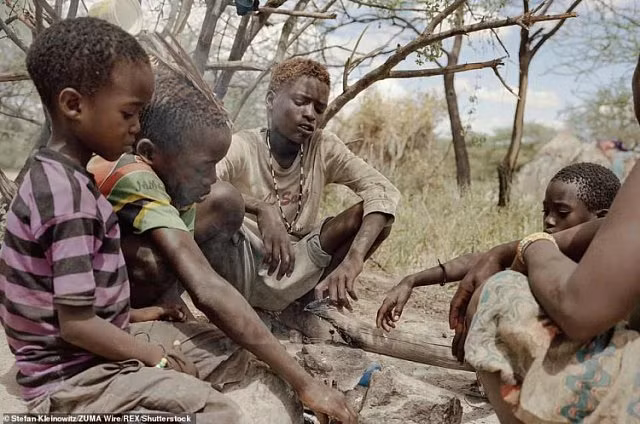 Bộ tộc thích ăn thịt khỉ đầu chó, có tài săn bắn thần sầu - Hình 7