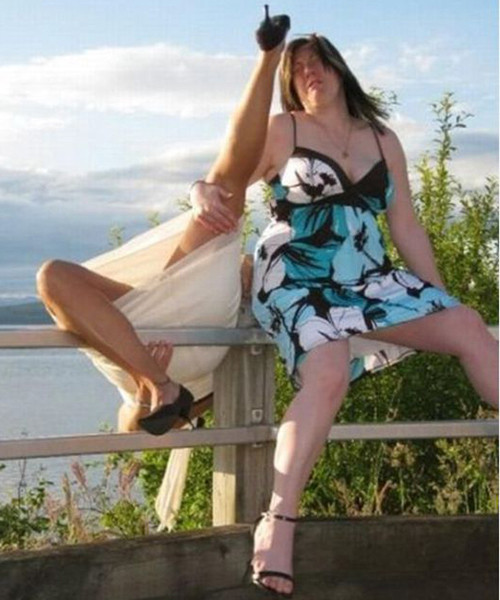 Dáng em mỏng manh nên bị gió thổi bay. cuoi-te-ghe-18-8-thoi-trang-thach-thuc-moi-trao-luu-4