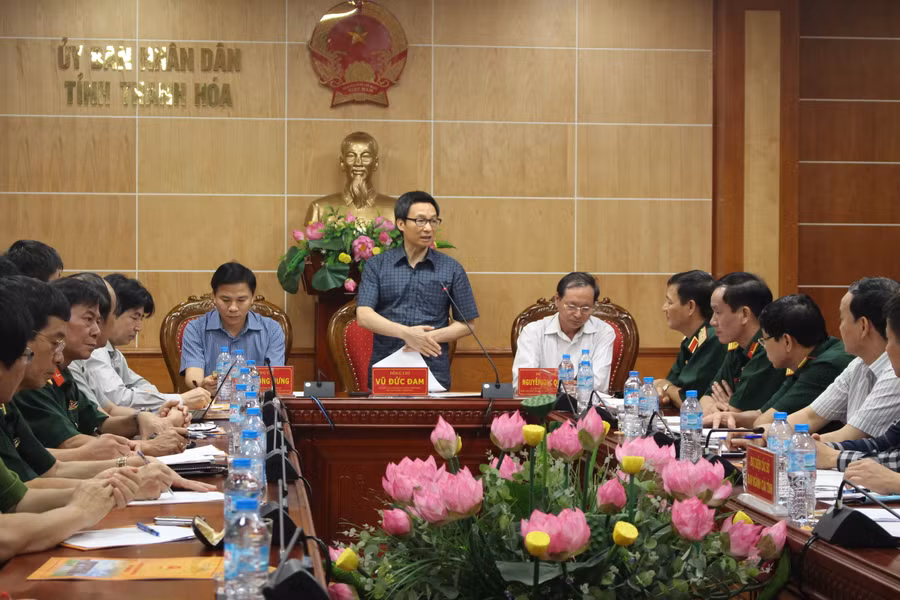 Phó Thủ Tướng Vũ Đức Đam kiểm tra công tác phòng, chống bão số 3 tại Thanh Hóa. Ảnh: Nguyễn Quỳnh 