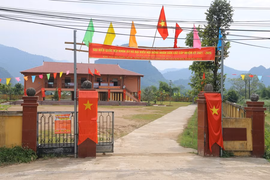 Tổ bầu cử tại xã Kim Lập, huyện Kim Bôi, tỉnh Hòa Bình.