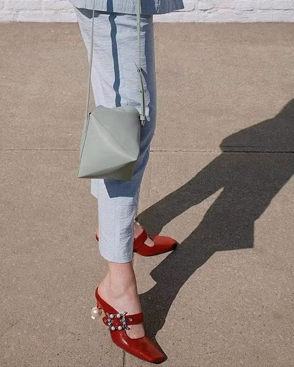 khong nghi ngo gi nua, 4 kieu giay nay nhat dinh co mat trong tu do cua nang cong so - 5