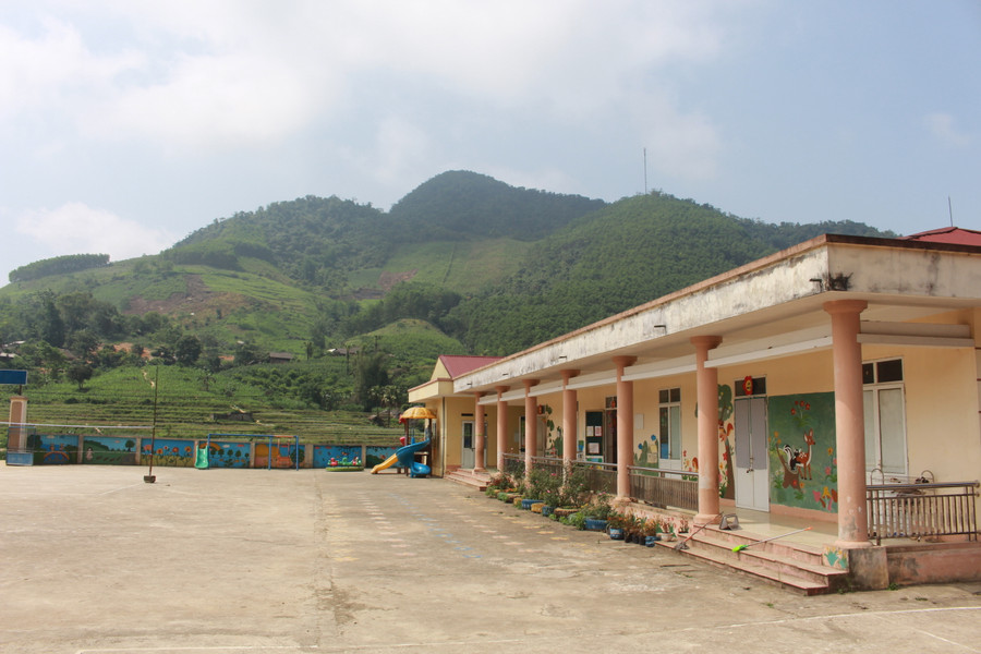 Điểm trường mầm non vùng khó Bản tèn, xã Văn Lăng, huyện Đồng Hỷ, tỉnh Thái Nguyên. Điểm trường mầm non vùng khó Bản tèn, xã Văn Lăng, huyện Đồng Hỷ, tỉnh Thái Nguyên.