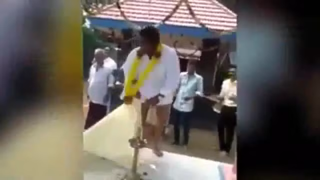 “Ác mộng” của chú rể trong lễ cưới truyền thống“