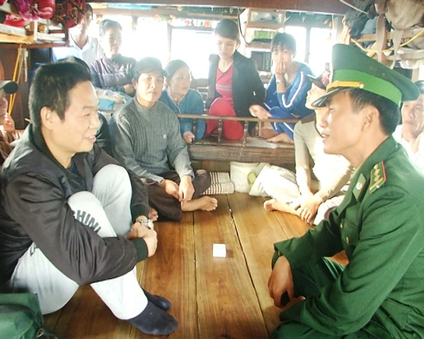 Quảng Bình: Cứu người dân Trung Quốc gặp nạn trên biển
