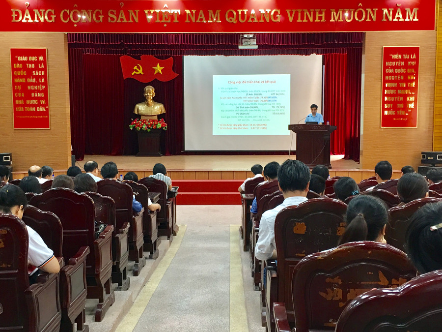 Ông Nguyễn Văn Thông - Trưởng Phòng Giáo dục Tiểu học, Sở GD&amp;ĐT Nam Định thông tin tại hội nghị.