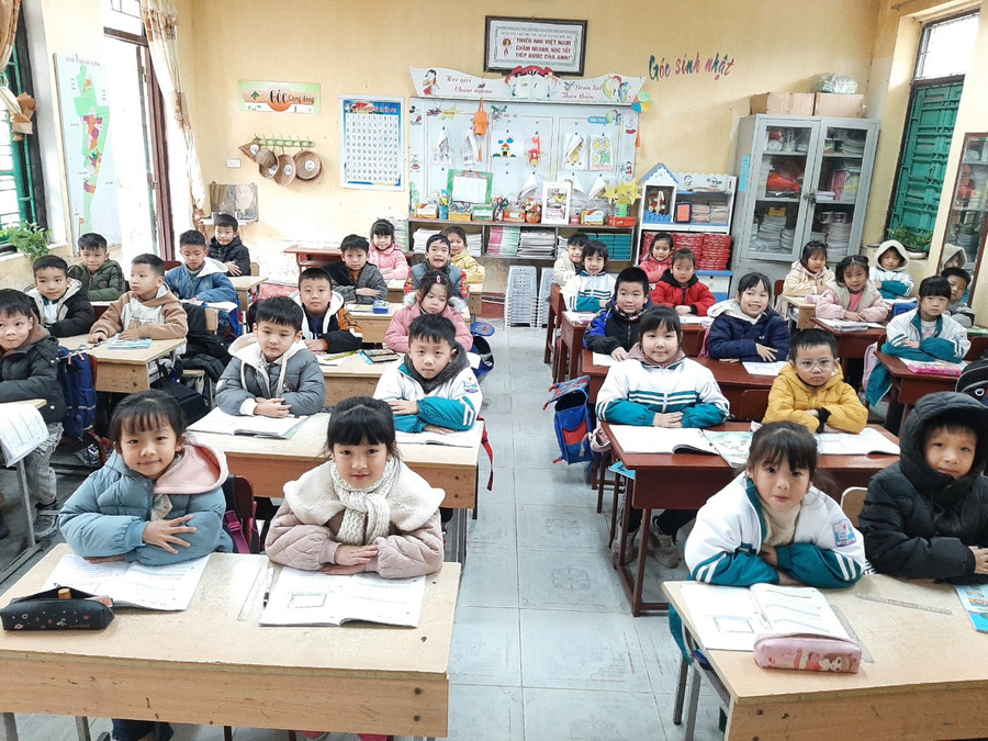 Khi nhiệt độ trên 10 độ C, học sinh sẽ tới lớp học trực tiếp.