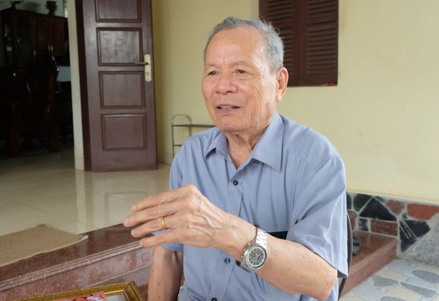 Ký ức về những ngày khói lửa vẫn nguyên vẹn trong tâm trí đại tá Bùi Sáu. (Ảnh: NT). Ký ức về những ngày khói lửa vẫn nguyên vẹn trong tâm trí đại tá Bùi Sáu. (Ảnh: NT).