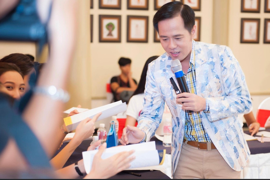 GS.TS Huỳnh Văn Sơn là người dành nhiều thời gian, tâm huyết nghiên cứu về mô hình trường học hạnh phúc. GS.TS Huỳnh Văn Sơn là người dành nhiều thời gian, tâm huyết nghiên cứu về mô hình trường học hạnh phúc.