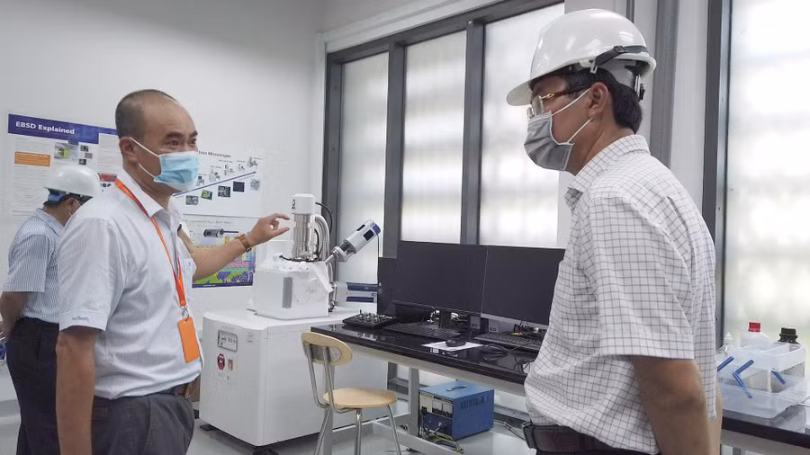 Đầu tư công nghệ, hạ tầng nghiên cứu và các phòng NCKH chuẩn cho các trường là việc cần làm mạnh trong thời gian tới