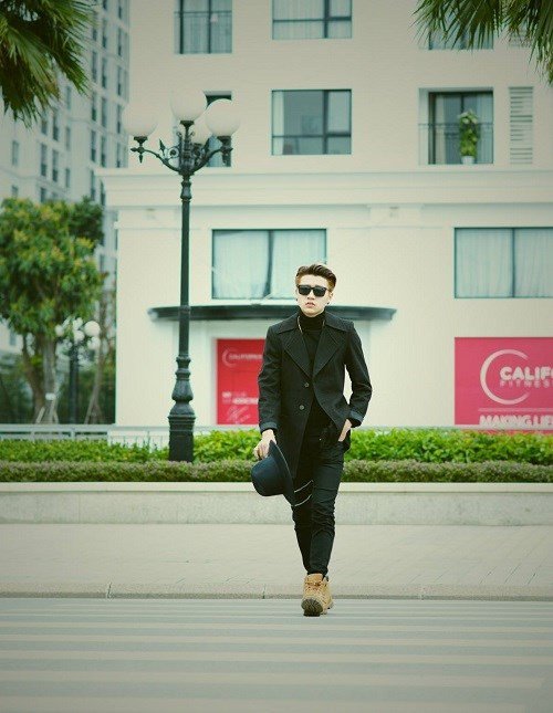 Sở hữu chiều cao 1m75 và phong cách thời trang, hot boy Quốc Hùng luôn nhận được nhiều lời khen ngợi trong cách phối đồ của mình.
