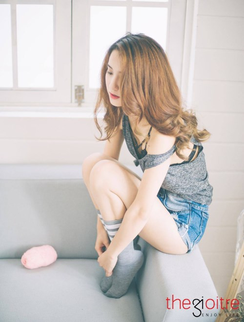 Chia sẽ về lượng theo dõi tới gần 60.000 người trên trang Facebook cá nhân của mình, Ngọc Quyên bày tỏ niềm hào hứng: ‘Mình thật may mắn khi được mọi người quan tâm ở mạng xã hội, mình lấy đó làm sự cố gắng cho bản thân không ngừng vươn lên, rất cám ơn mọi người’. Chia sẽ về lượng theo dõi tới gần 60.000 người trên trang Facebook cá nhân của mình, Ngọc Quyên bày tỏ niềm hào hứng: ‘Mình thật may mắn khi được mọi người quan tâm ở mạng xã hội, mình lấy đó làm sự cố gắng cho bản thân không ngừng vươn lên, rất cám ơn mọi người’.