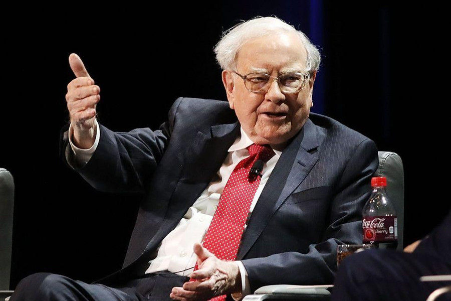 Warren Buffett được mệnh danh “huyền thoại” đầu tư". Warren Buffett được mệnh danh “huyền thoại” đầu tư".