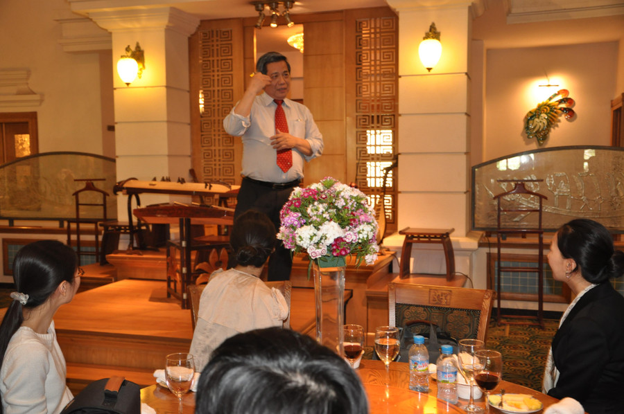 GS Vũ Minh Giang trong một buổi giao lưu văn hóa ở Hà Quốc. GS Vũ Minh Giang trong một buổi giao lưu văn hóa ở Hà Quốc.