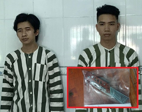  Đối tượng Phi (trái) và Chinh cùng con dao được Phi dùng để đâm chết đối thủ