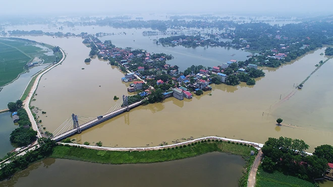 Huyện Chương Mỹ (Hà Nội) là nơi chịu ảnh hưởng nặng nề nhất của đợt lũ lụt này. Ảnh: Dân Việt. 