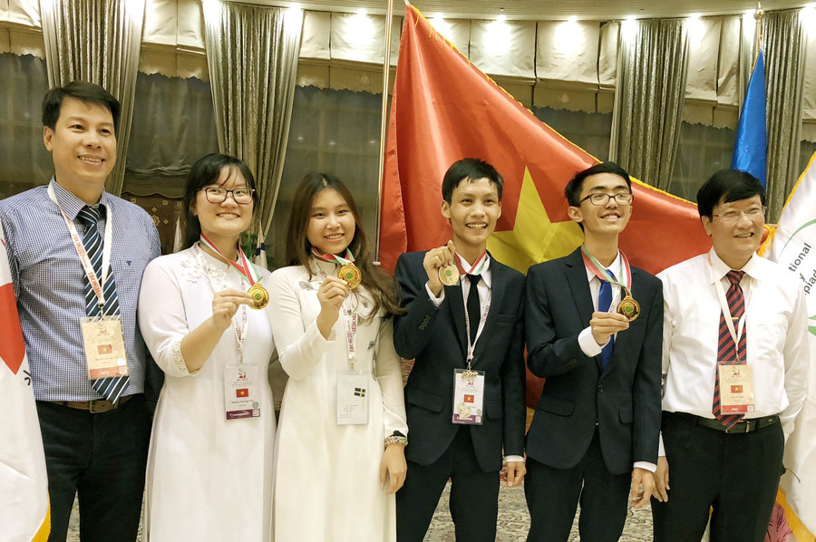 Bước phát triển của giáo dục đại trà và giáo dục mũi nhọn của Việt Nam đã được đánh giá cao trên thế giới (trong ảnh: Đoàn Olympic Sinh học Việt Nam năm 2018 đã mang vinh quang về cho đất nước)