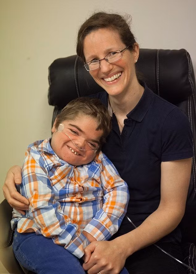 johan viết sách bằng ánh mắt