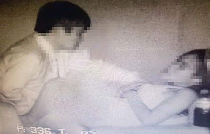 Phía sau hành động diễn 