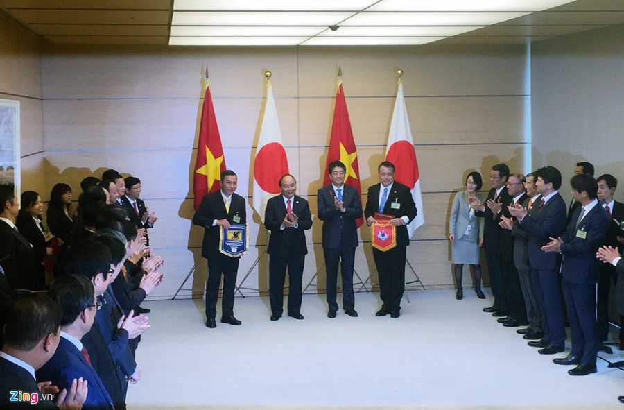 Việt Nam ký thỏa thuận hợp tác toàn diện với bóng đá Nhật Bản hồi 2014 và gia hạn năm 2018 nhưng chúng ta hiện không có cầu thủ nào chơi ở J.League 1 Việt Nam ký thỏa thuận hợp tác toàn diện với bóng đá Nhật Bản hồi 2014 và gia hạn năm 2018 nhưng chúng ta hiện không có cầu thủ nào chơi ở J.League 1