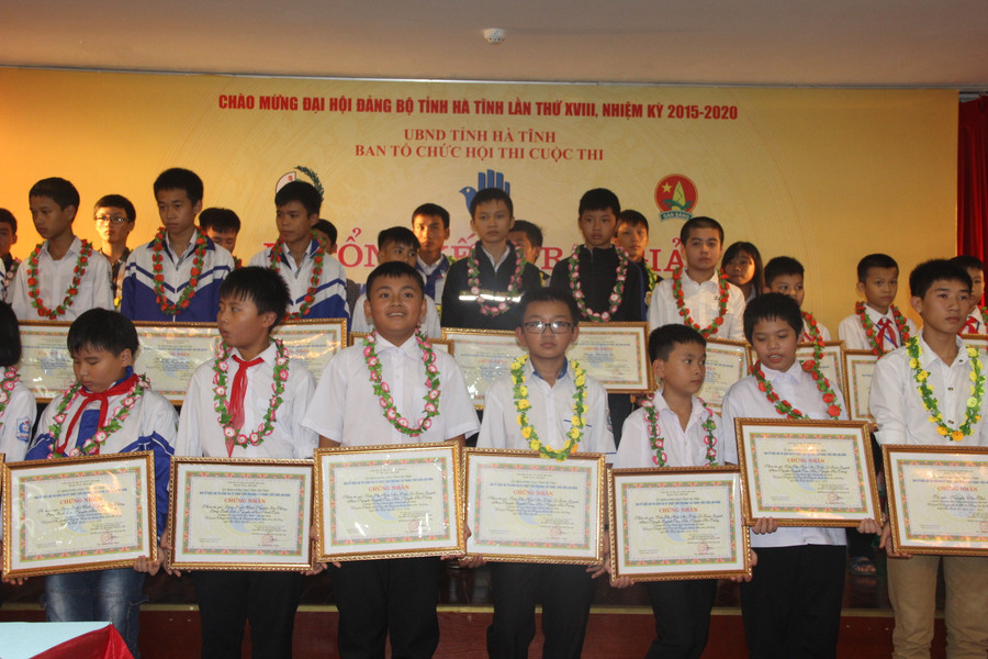 Hà Tĩnh: Vinh danh 49 đề tài, giải pháp trong Hội thi Sáng tạo KHKT 2015