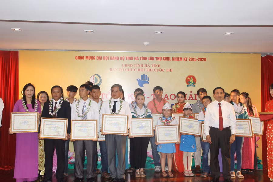 BTC trao giải cho các tác giả, nhóm tác gải