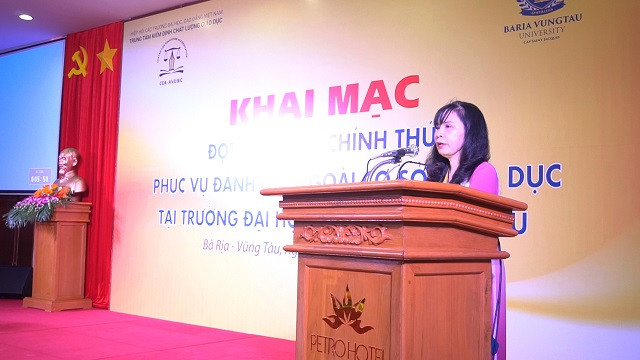 PGS.TS Nguyễn Phương Nga- Giám đốc Trung tâm kiểm định chất lượng giáo dục – Hiệp hội các trường đại học, cao đẳng Việt Nam - phát biểu khai mạc buổi lễ.
