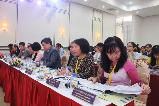 Dự lễ khai mạc có TS. Lê Mỹ Phong- Phó Cục trưởng Cục Quản lý chất lượng, Bộ GD&ĐT; PGS.TS Nguyễn Phương Nga- Giám đốc Trung tâm kiểm định chất lượng giáo dục – Hiệp hội các trường ĐH-CĐ Việt Nam và các thành viên