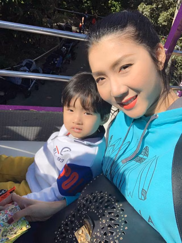 ra nuoc ngoai sinh con "rich kid" nhu sao viet: tuong chi suong, it ai biet noi kho phia sau - 7