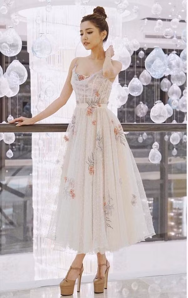 Những pha đi giày cáo gót nhìn muốn rợn tóc gáy của người đẹp Việt-4