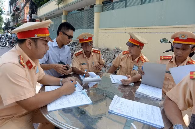 Người vi phạm giao thông không ký biên bản, có bị xử phạt?