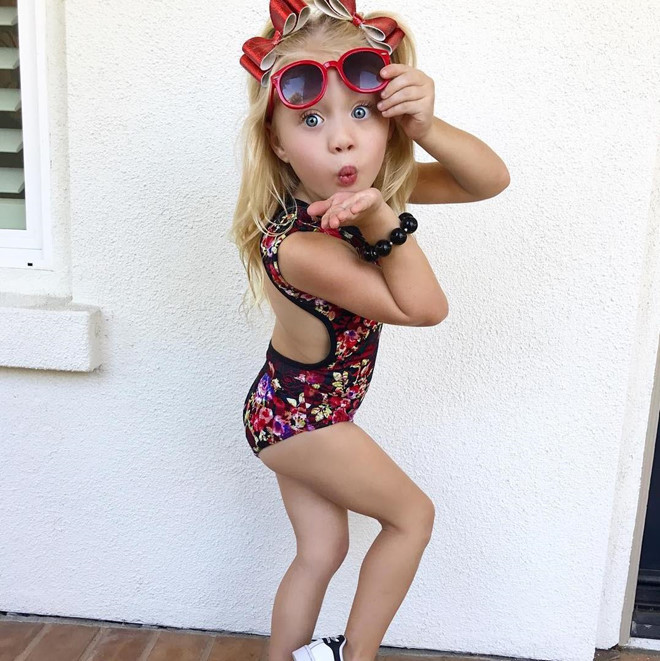 Fashionista nhí kiếm nghìn đô nhờ phong cách thời trang "cực chất" ảnh 12 Fashionista nhi kiem nghin do nho phong cach thoi trang