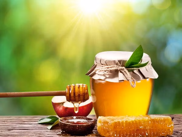 Mẹo nhận biết mật ong thật hay giả chỉ bằng 1 cốc nước