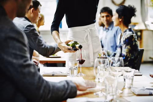 5 bí mật cần biết nếu bạn muốn luôn được phục vụ tốt khi đi ăn hàng