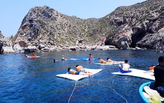 Thiên đường biển Kỳ Co “quá tải” dịp nghỉ lễ - 8