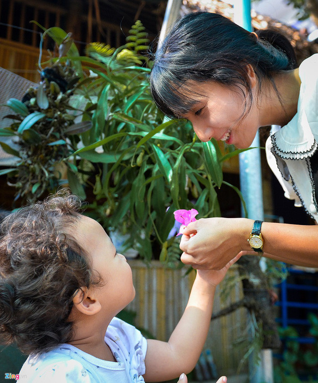 Chị em sinh đôi là cô giáo, giống nhau đến mức học sinh cũng nhầm - Ảnh 6.