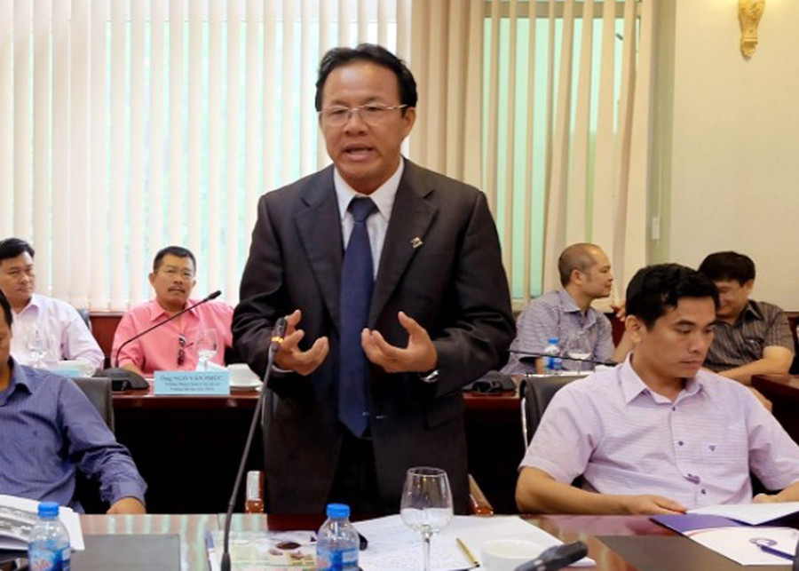 Ông Tăng Hữu Thủy – Giám đốc Trung tâm quản lý KTX ĐH Quốc gia TP. HCM trình bày ý kiến tham luận tại Hội thảo Ông Tăng Hữu Thủy – Giám đốc Trung tâm quản lý KTX ĐH Quốc gia TP. HCM trình bày ý kiến tham luận tại Hội thảo