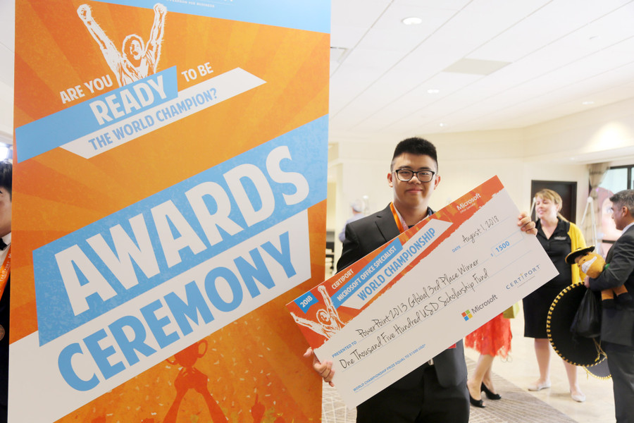 Nguyễn Bá Trọng Đại – cựu học sinh Trường THPT Phan Huy Chú – Đống Đa (Hà Nội) huy chương Đồng cho nội dung Microsoft PowerPoint 2013 Nguyễn Bá Trọng Đại – cựu học sinh Trường THPT Phan Huy Chú – Đống Đa (Hà Nội) huy chương Đồng cho nội dung Microsoft PowerPoint 2013