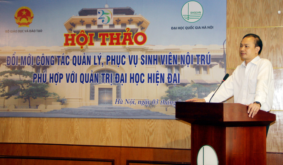 Ông Dương Văn Bá – Phó Vụ trưởng Vụ Giáo dục Chính trị và Công tác HSSV phát biểu tại Hội thảo Ông Dương Văn Bá – Phó Vụ trưởng Vụ Giáo dục Chính trị và Công tác HSSV phát biểu tại Hội thảo