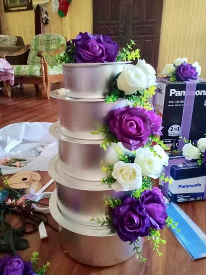 Không mua vàng ngọc làm của hồi môn, cô dâu nhận mưa lời khen khi chọn những thứ này ảnh 4 Việc trang trí diễn ra hết sức đơn giản.