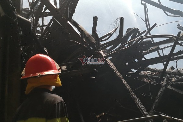 Biến dạng khủng khiếp bên trong Cung Việt Xô sau hỏa hoạn